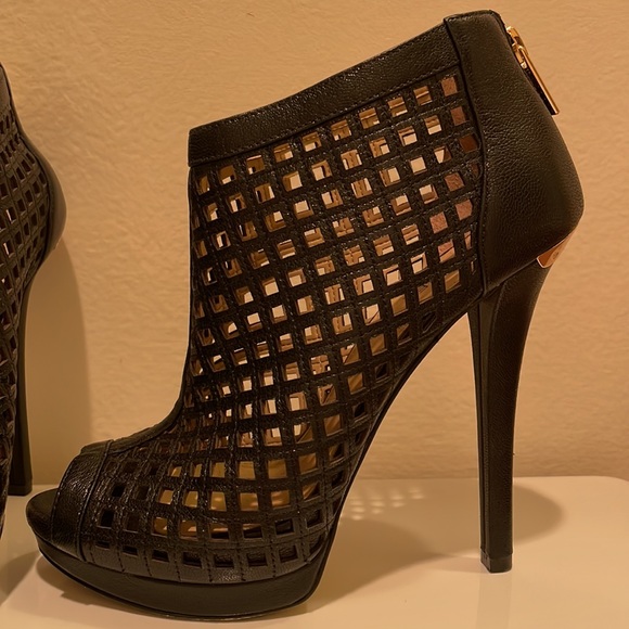 Cute black booties - Picture 7 of 8